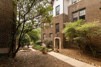 Highland Court in Birmingham, AL - Building Photo - Building Photo