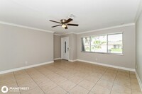 1023 SE 17th Ave in Cape Coral, FL - Foto de edificio - Building Photo