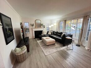 3710 Lynnfield Rd, Unit Down in Shaker Heights, OH - Foto de edificio - Building Photo
