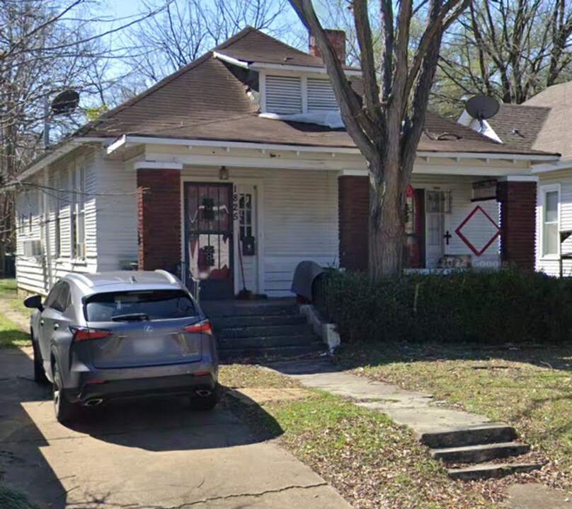 1825 Faxon Ave in Memphis, TN - Building Photo