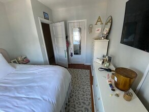 818 E 5th St, Unit 2 in Boston, MA - Building Photo - Building Photo