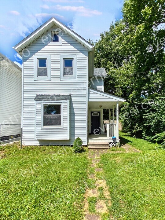 1494 Manchester Ave in Columbus, OH - Building Photo
