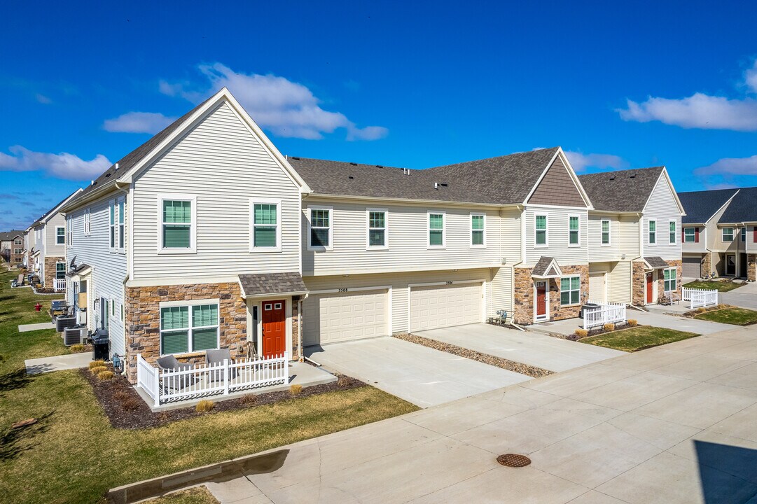Glenstone Meadows Townhomes in Grimes, IA - Building Photo