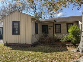 565 24th St in Beaumont, TX - Building Photo