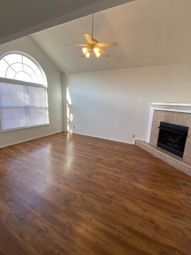 299 Carmel Valley Way in St. Robert, MO - Building Photo - Building Photo