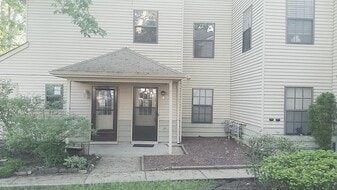 71 Azalea Cir in Jackson Township, NJ - Building Photo