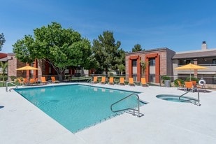 Aria on Mill in Tempe, AZ - Building Photo