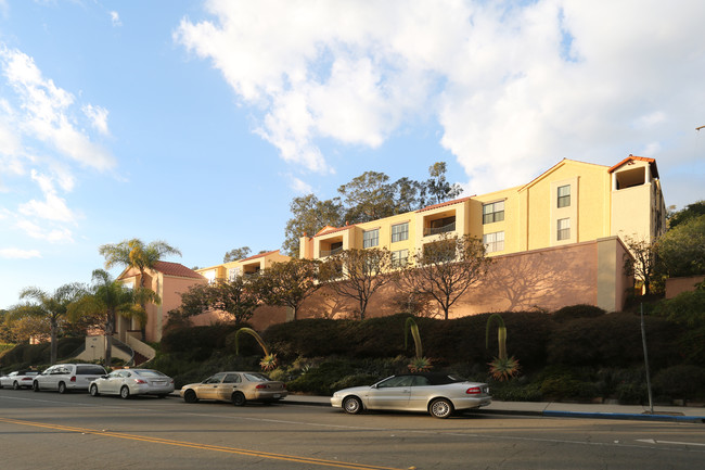 1220 Coast Village Rd in Santa Barbara, CA - Foto de edificio - Building Photo