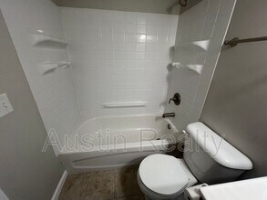 1107 Mariedale Ct in Kirkwood, MO - Building Photo - Building Photo