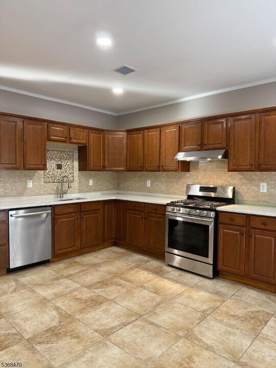 191 Oakwood Ave in Kearny, NJ - Foto de edificio