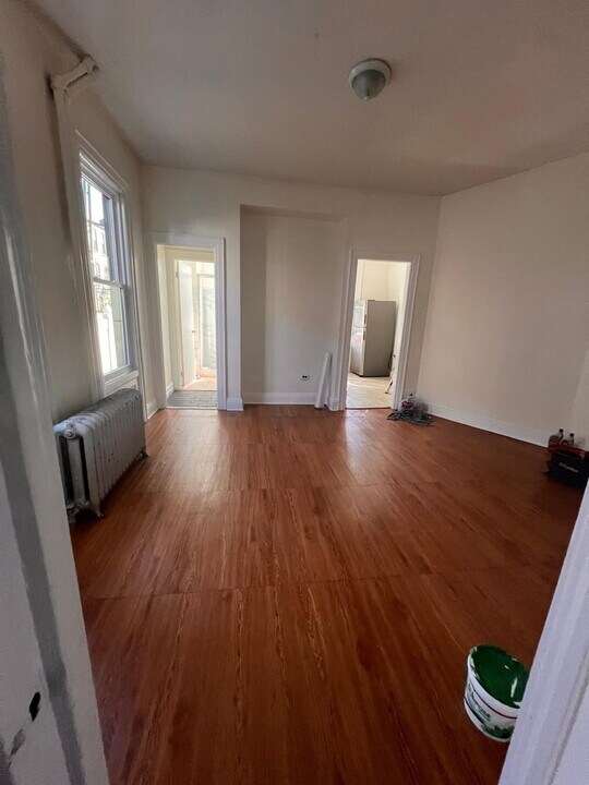 73 Pine St, Unit Floor 1 in Brooklyn, NY - Foto de edificio