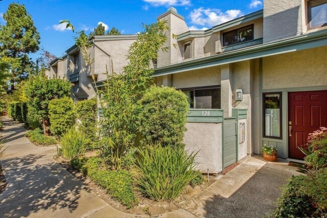 3312 Caminito Eastbluff, Unit 128 in La Jolla, CA - Building Photo - Building Photo
