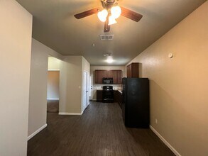 1015 Fir Ln in Lockhart, TX - Building Photo - Building Photo