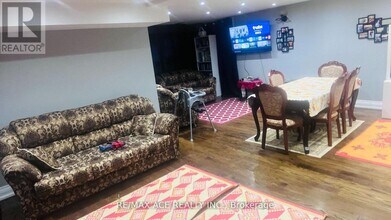 36 Murray Ave in Toronto, ON - Building Photo - Building Photo