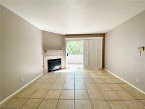 3061 Key Largo Dr, Unit 204 in Las Vegas, NV - Building Photo - Building Photo