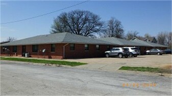 17 2nd Ave in Melbourne, IA - Building Photo