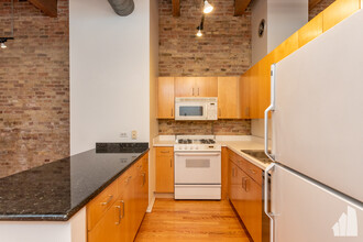 375 W Erie St, Unit #508 in Chicago, IL - Building Photo - Building Photo