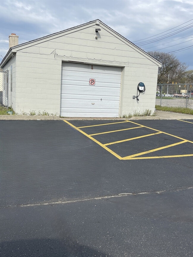 18459 Sharon Ln, Unit SI ID1032344P in Roseville, MI - Building Photo - Building Photo