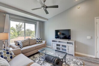 1223 Villa Cir in Boynton Beach, FL - Building Photo - Building Photo