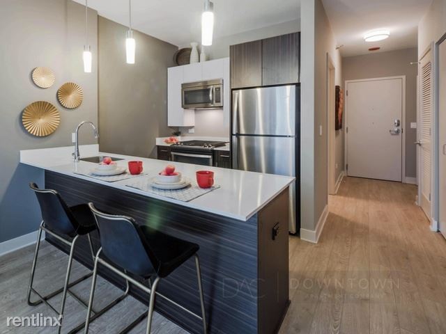 180 N Michigan Ave in Chicago, IL - Building Photo