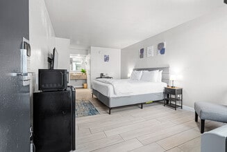 Hotolos Hollywood Apartments in Hollywood, FL - Foto de edificio - Building Photo