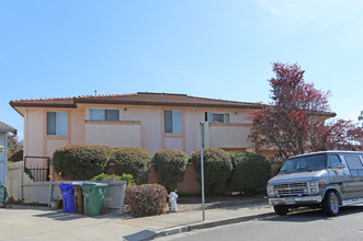 Casa Linda Apartments in San Pablo, CA - Building Photo - Building Photo