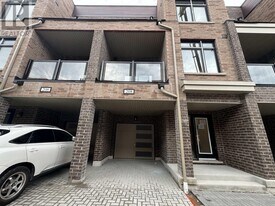 1865 Pickering Pkwy in Pickering, ON - Building Photo