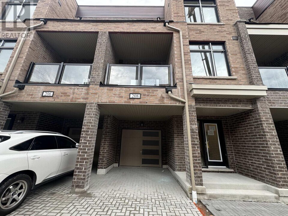 1865 Pickering Pkwy in Pickering, ON - Building Photo