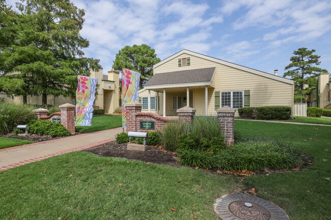 Cedar Lane Apartments in Tulsa, OK - Foto de edificio - Building Photo