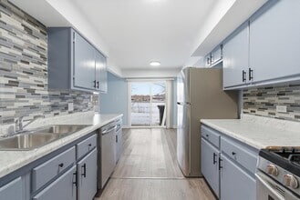 7526 Bristol Ln in Hanover Park, IL - Building Photo - Building Photo