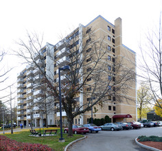 Parkview Manor Apartments in Woonsocket, RI - Building Photo - Building Photo