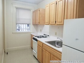 49 Worthington St, Unit 15 in Boston, MA - Building Photo