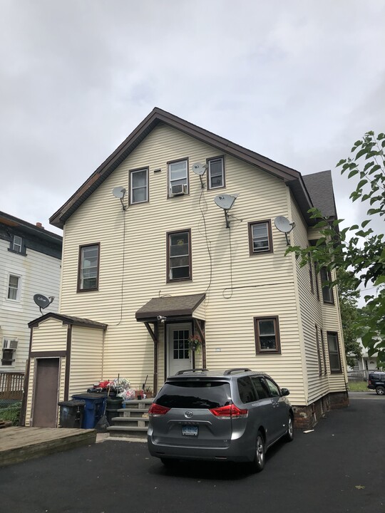 582 Ferry St in New Haven, CT - Building Photo