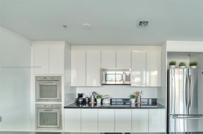 92 SW 3rd St, Unit 5203 in Miami, FL - Building Photo - Building Photo