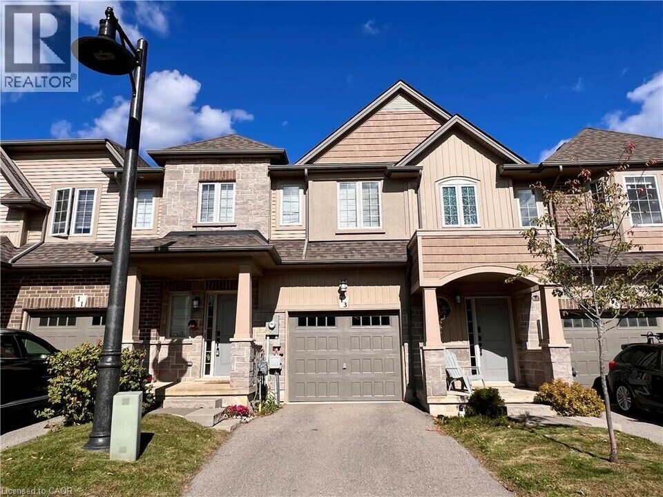 13 Dresser Ln in Hamilton, ON - Building Photo