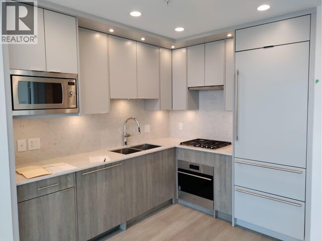 property at 7638-7638 Cambie St.