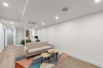 10 Hausman St in Brooklyn, NY - Foto de edificio - Building Photo