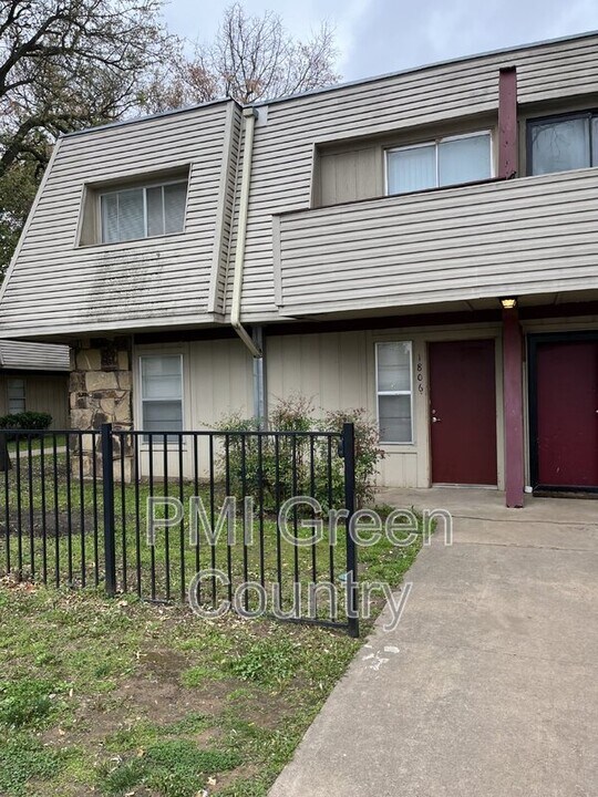 2216 E 66th Pl in Tulsa, OK - Building Photo