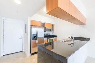 1750 N Bayshore Dr, Unit 1310 in Miami, FL - Building Photo