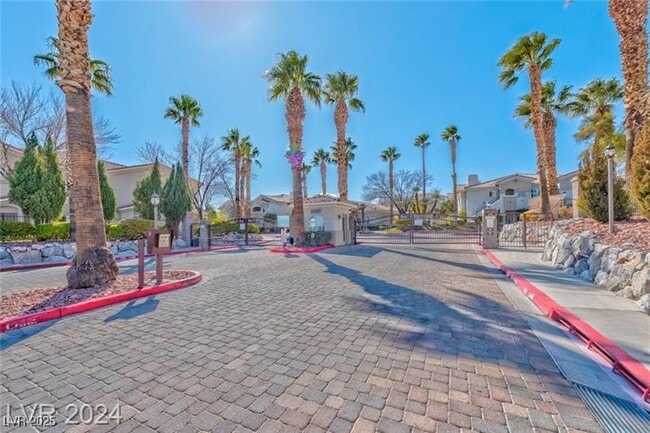 1311 Red Gable Ln in Las Vegas, NV - Building Photo - Building Photo