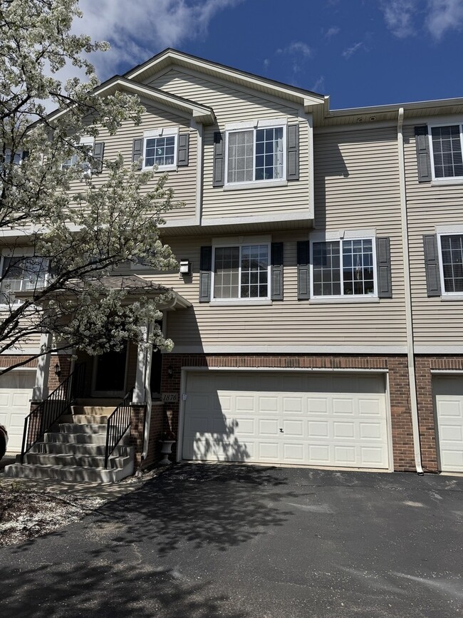 property at 1876 Fredericksburg Ln
