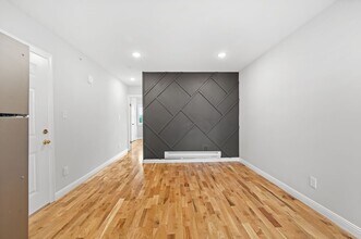 6942 Torresdale Ave in Philadelphia, PA - Building Photo - Building Photo