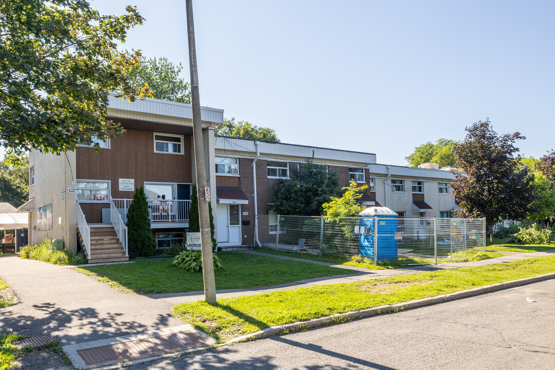 Blair Court Community Housing in Ottawa, ON - Building Photo