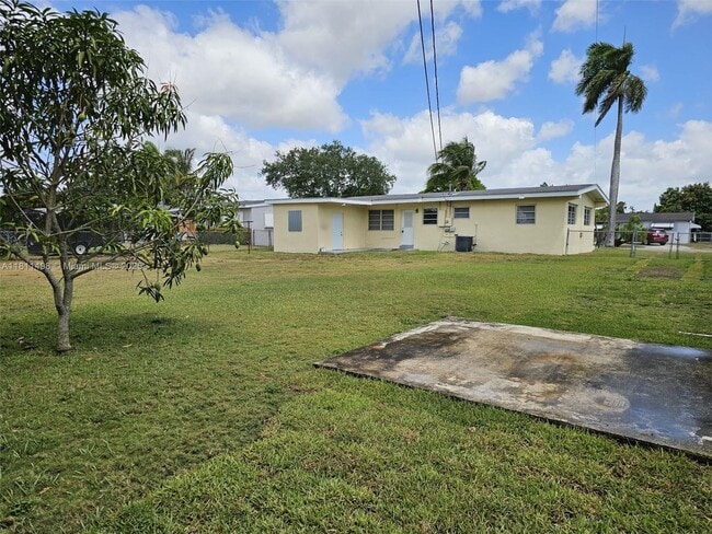 1430 NW 10th St in Homestead, FL - Building Photo - Building Photo
