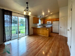 2345 Columbus St SE in Albany, OR - Building Photo - Building Photo