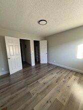 1240 W 105th St in Los Angeles, CA - Building Photo - Building Photo