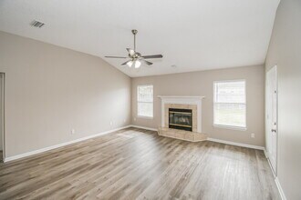 383 Summit Dr in Orange Park, FL - Building Photo - Building Photo