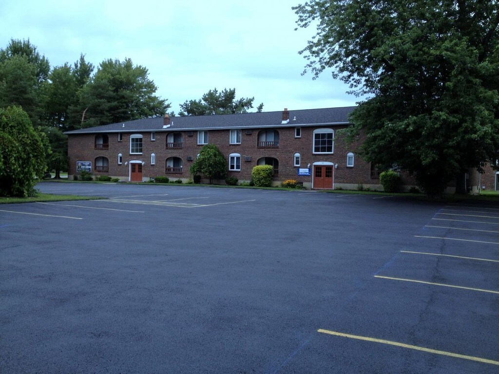 Creekside Village Apartments in Tonawanda, NY