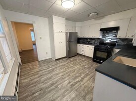 1552 Delaware Ave in Wyomissing, PA - Building Photo