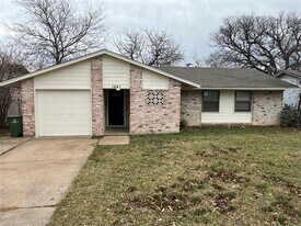 1841 S Perry Rd in Carrollton, TX - Building Photo